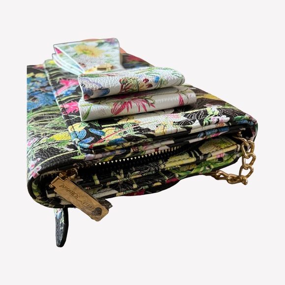 NWT BETSEY JOHNSON DANI CROSSBODY XOFLORAL WHITE FLORAL GOLD CHAIN PURSE - Picture 11 of 16
